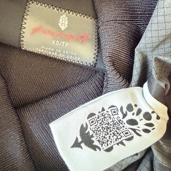 Free People Movement Blizzard Bliss Ski Jacket Hooded Snowboarding Sz XS Anorak - Picture 10 of 16